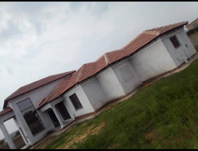 4 BEDROOM HOUSE FOR SALE IN VAALOEWER